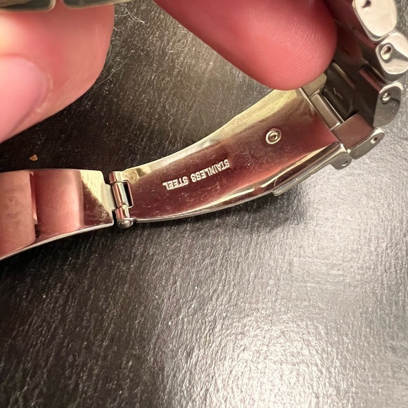 Michael Kors Silver stainless steel watch - Picture 3 of 5